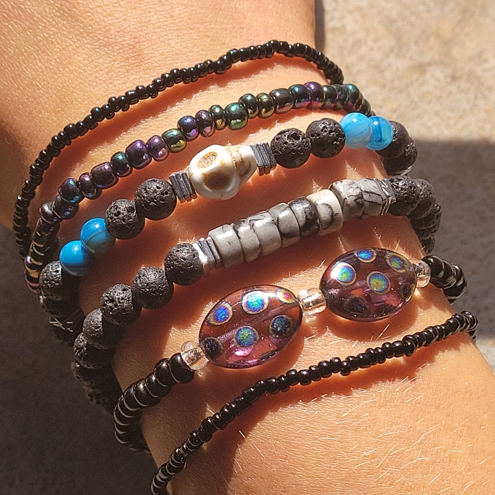ร6 Hematite Skull Halloween Crystal Glass Lava Bead Bracelet Set - Picture 5 of 5
